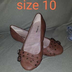 Women's size 10 brown flats